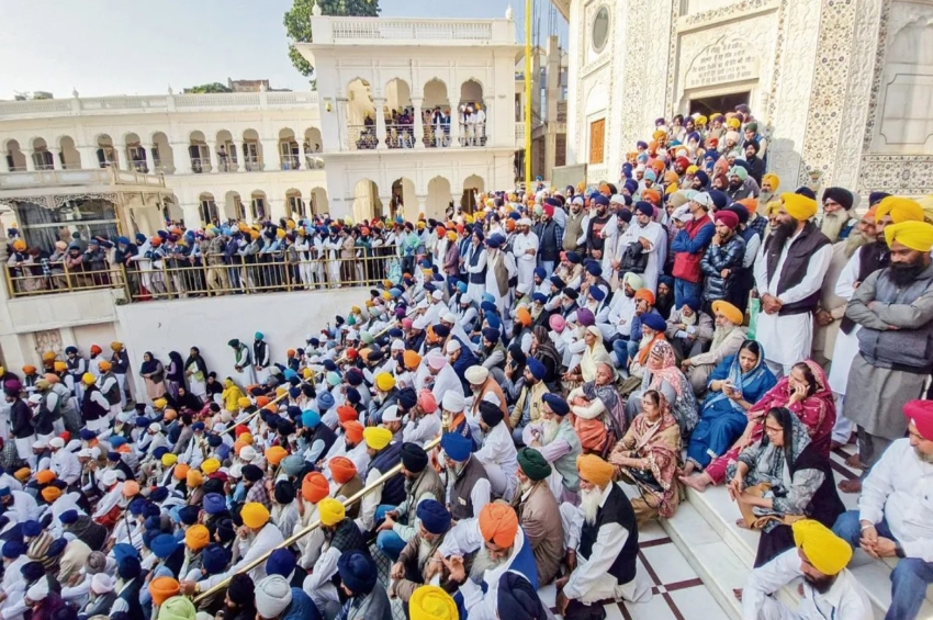 ਪ੍ਰਕਾਸ਼ ਸਿੰਘ ਬਾਦਲ ਦਾ ਫ਼ਖ਼ਰ-ਏ-ਕੌਮ ਐਵਾਰਡ ਵਾਪਸ ਲਿਆ